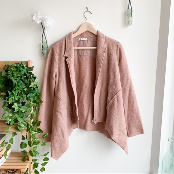 Cabi Blush Valentina Blazer w Shark Bite Hem - Picture 2 of 6